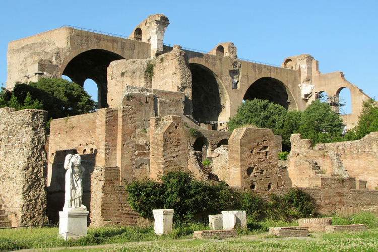20120603ze_RomanForumVestalHall